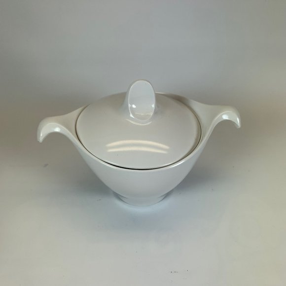 Vintage Midcentury Modern Melamine Sugar bowl with lid and Creamer - Picture 3 of 11